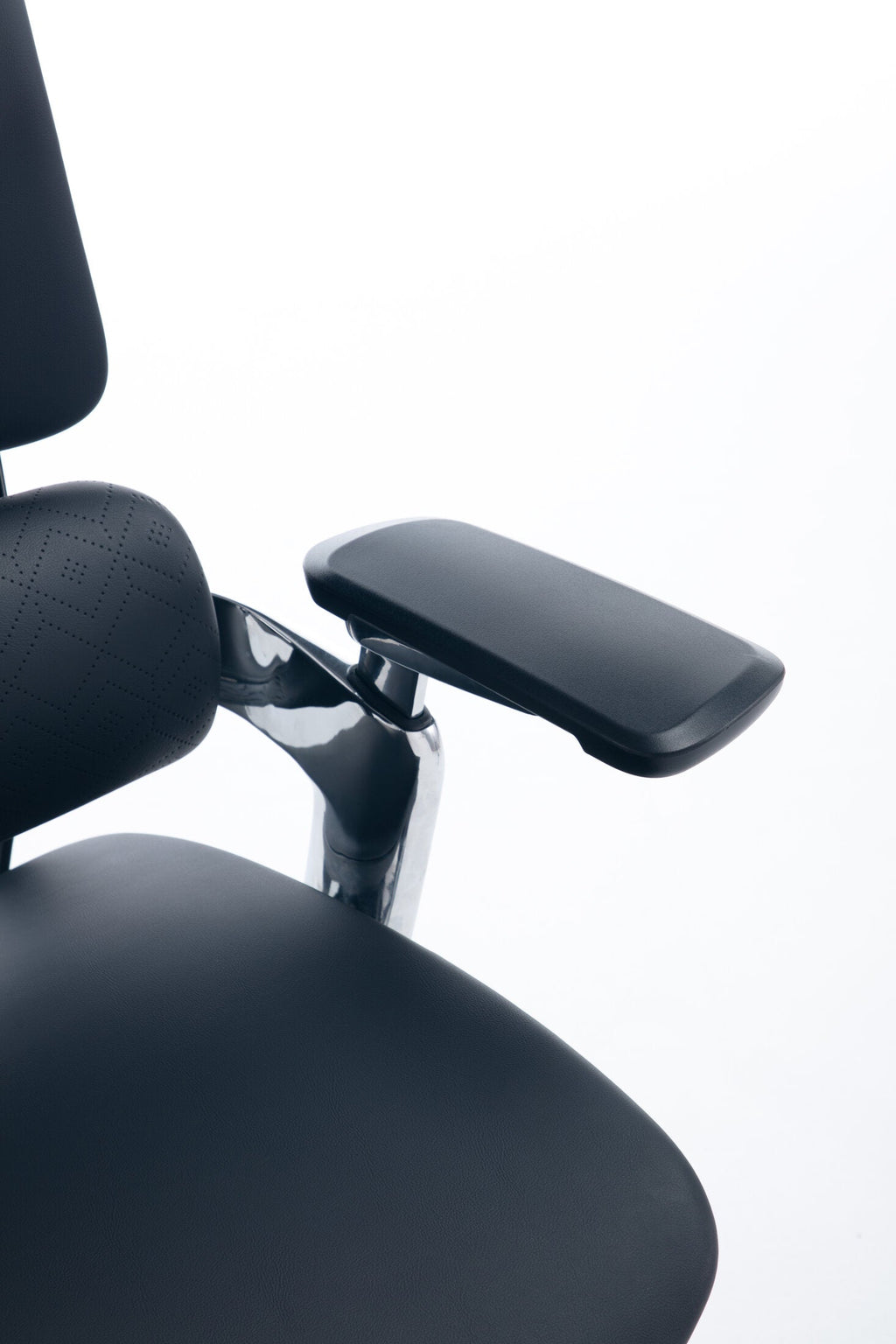 Scaun ergonomic profesional Nexus dumonde cu suport lombar dinamic, cotiere 4D ultra moi, mecanism multifunctional inclinare/blocare, suport picoare, negru
